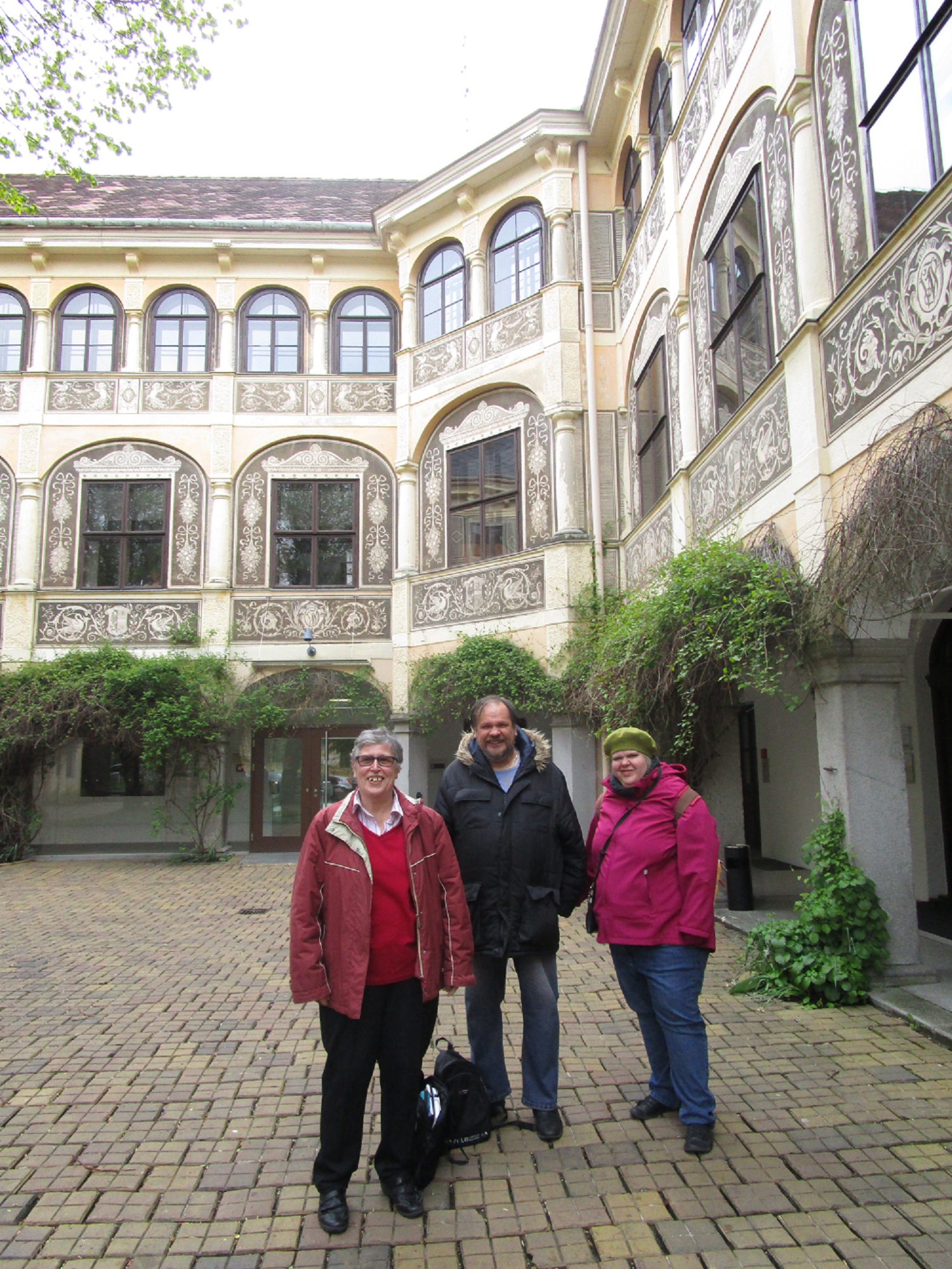 Das sind Maria Schwarr, Günther Leitner und Iris Kopera im Schloss Puchberg.